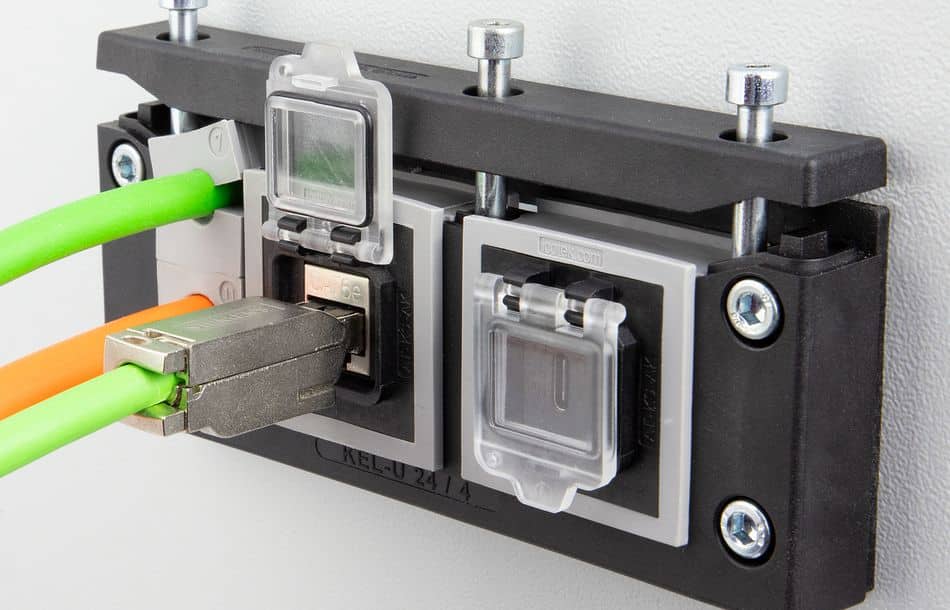 Die AT-KS-AK von icotek wurden speziell für Keystone-Module entwickelt und mit einer Schutzklappe ausgestattet, um einen Schutz bis IP54 zu gewährleistenDie AT-KS-AK von icotek wurden speziell für Keystone-Module entwickelt und mit einer Schutzklappe ausgestattet, um einen Schutz bis IP54 zu gewährleisten